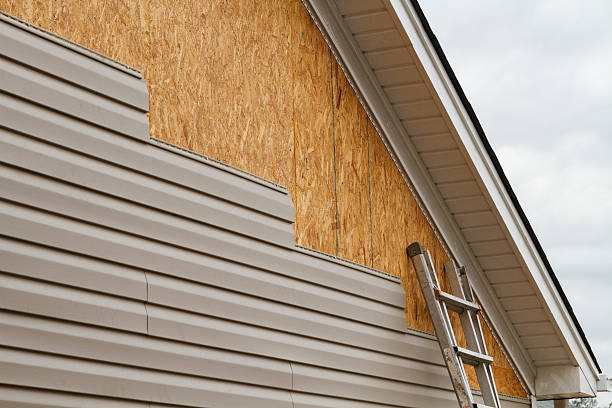 Professional Vinyl Siding technician working in Millwood, WA
